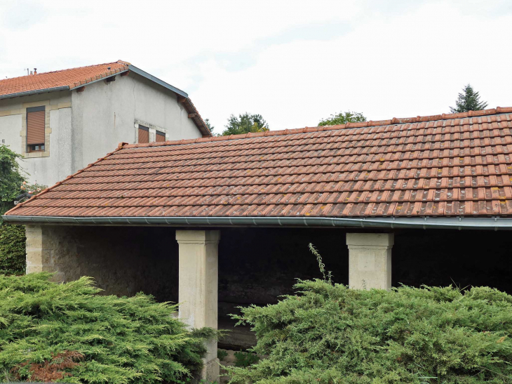 Lavoir à Gondrecourt - Gondrecourt-Aix