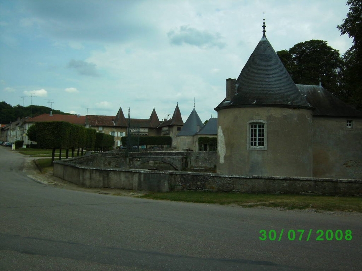 Abords du châteaux - Haroué