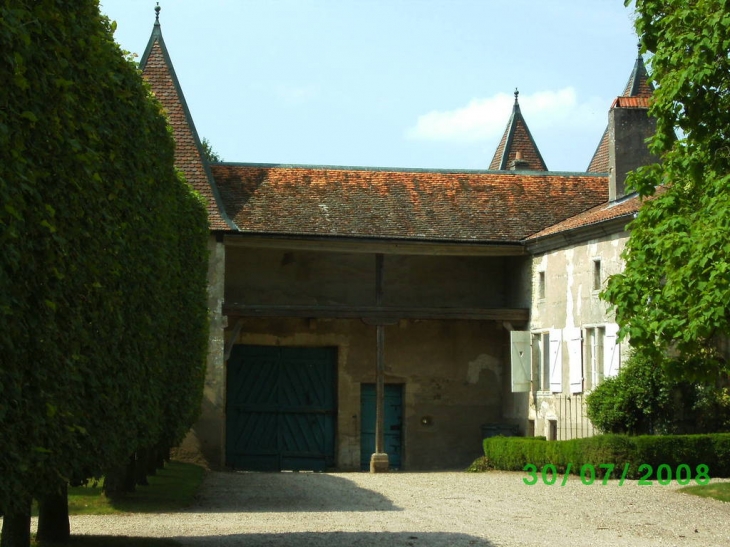 Ferme attenante au châteaux - Haroué