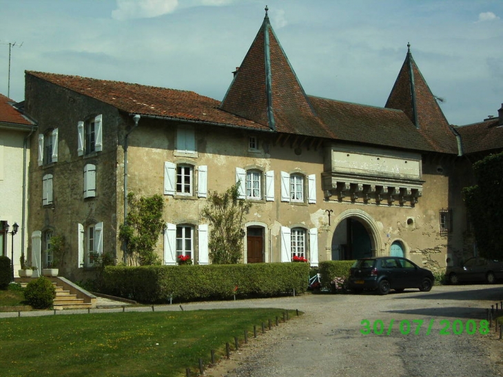 Ferme attenante au châteaux - Haroué