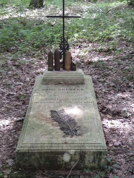 Tombe  de henri brugere 11 02 1914 dans le bois de hoéville