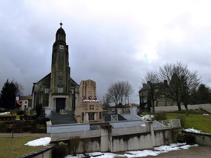 L'église et le monument aux morts - Hussigny-Godbrange