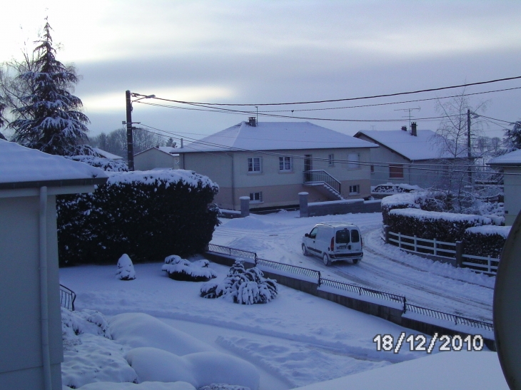 Rue de Dolhain sous la neige - Lantéfontaine