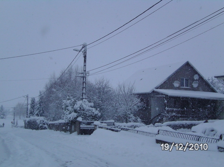 Rue de Dolhain sous la neige - Lantéfontaine