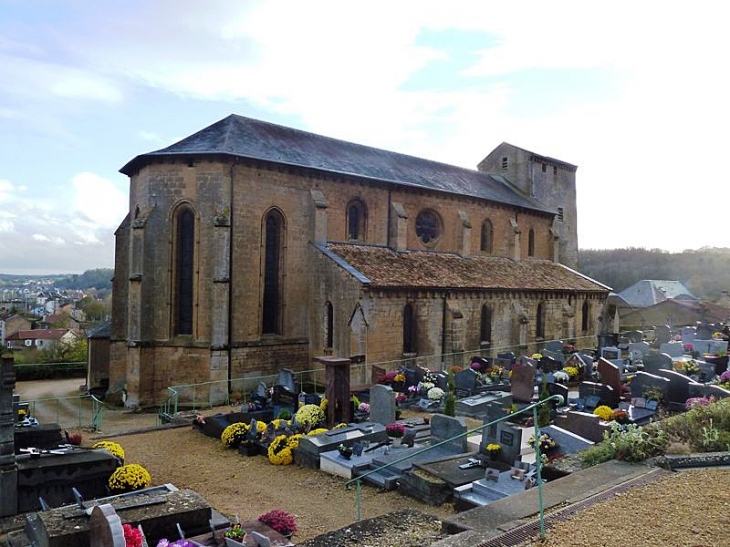 L'église Sainte Agathe dans le cimetière - Longuyon