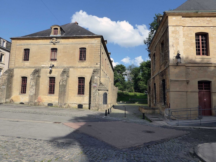 Citadelle Vauban : les bâtiments - Longwy