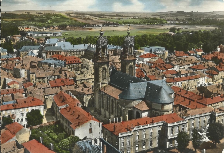 L-eglise-st-jacques-carte-postale-des-annees-1960 - Lunéville