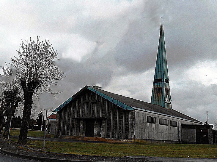 La chapelle Notre Dame de Lourdes dans la Cité - Mercy-le-Bas