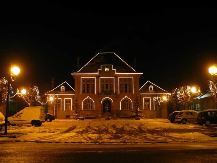 La mairie de nuit sous la neige - Nomeny