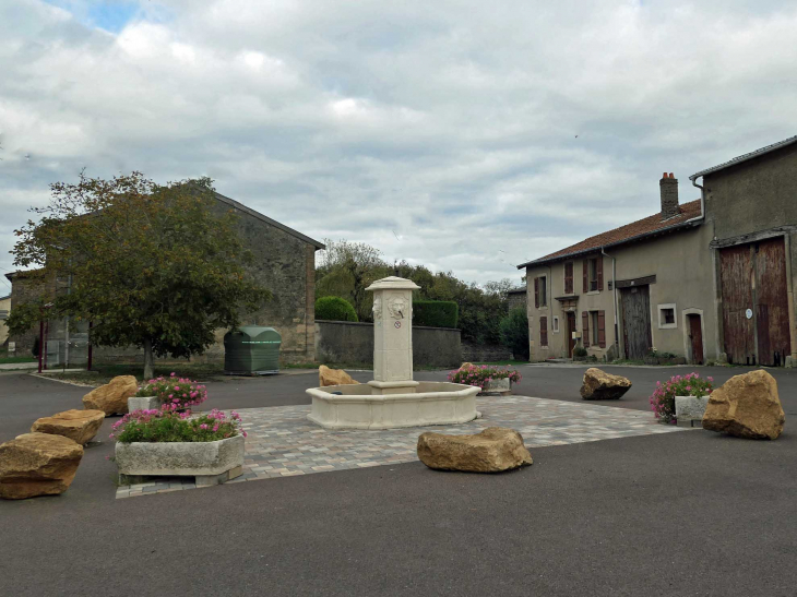 La fontaine - Norroy-le-Sec