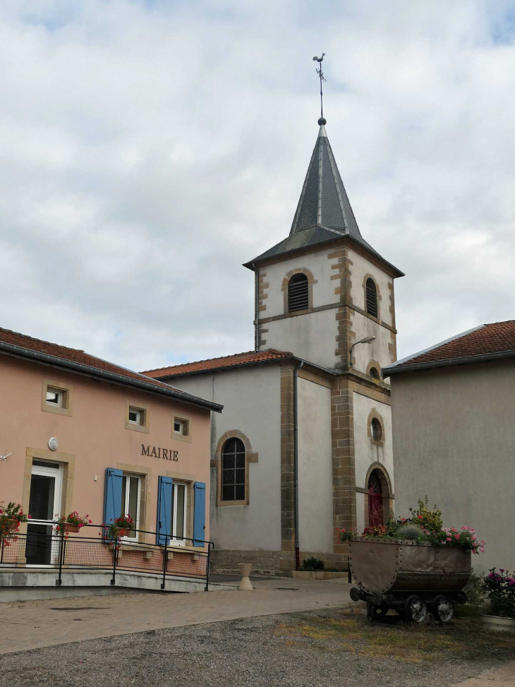 L'église et la mairie - Ozerailles