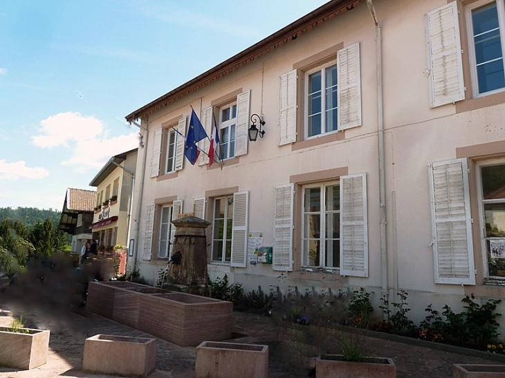 La mairie - Pierre-Percée