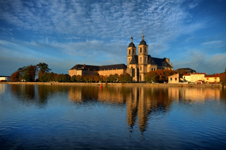 Abbaye des prémontrées en technique HDR - Pont-à-Mousson