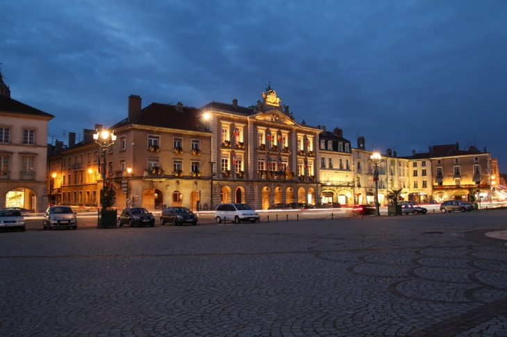 Hotel de ville au crepuscule - Pont-à-Mousson