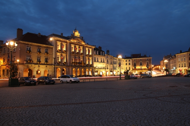 Hotel de ville au crepuscule - Pont-à-Mousson