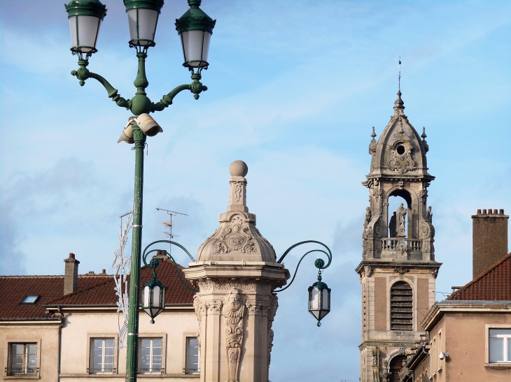 La fontaine de la place Duroc et le clocher de Saint laurent - Pont-à-Mousson