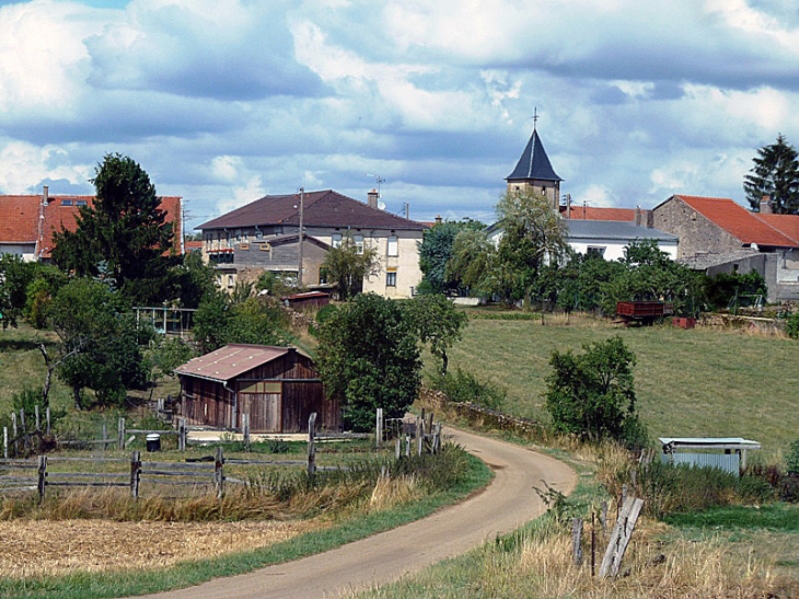 L'arrivée dans le village - Saint-Marcel