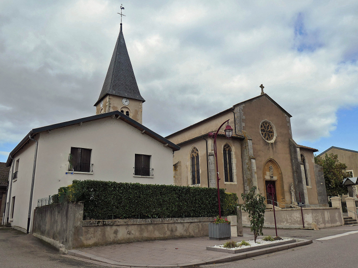 Rue de la Libération : l'église - Vandières