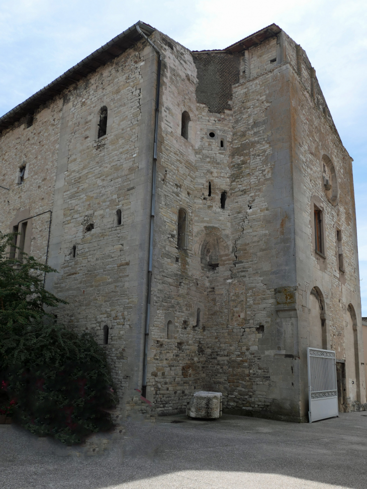 La tour du 11ème siècle, vestige du prieuré - Varangéville