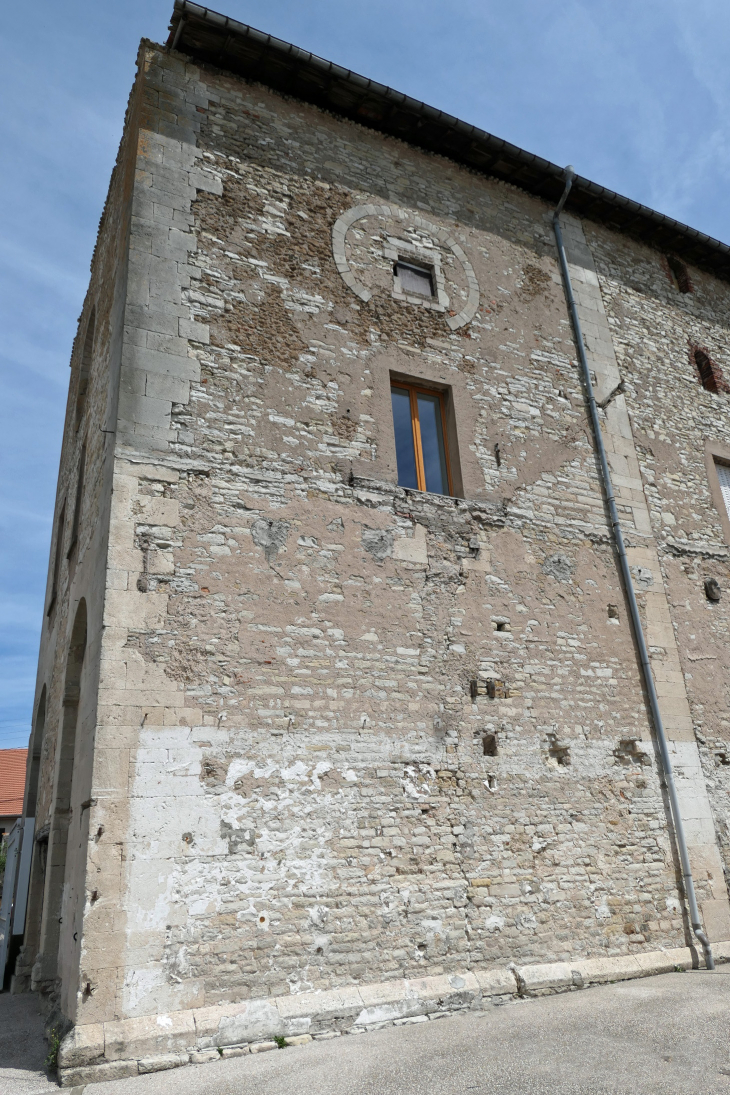 La tour du 11ème siècle, vestige du prieuré - Varangéville