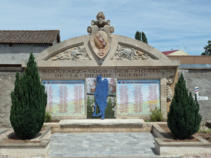 Le monument aux morts dans le cimetière - Varangéville