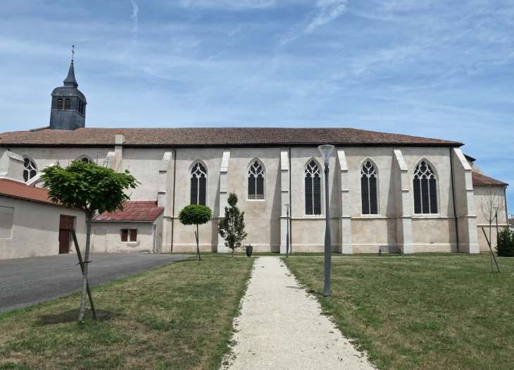 L'église Saint Gorgon vue du parc du Prieuré - Varangéville