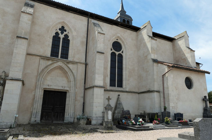 L'église Saint Gorgon  vue du cimetière - Varangéville