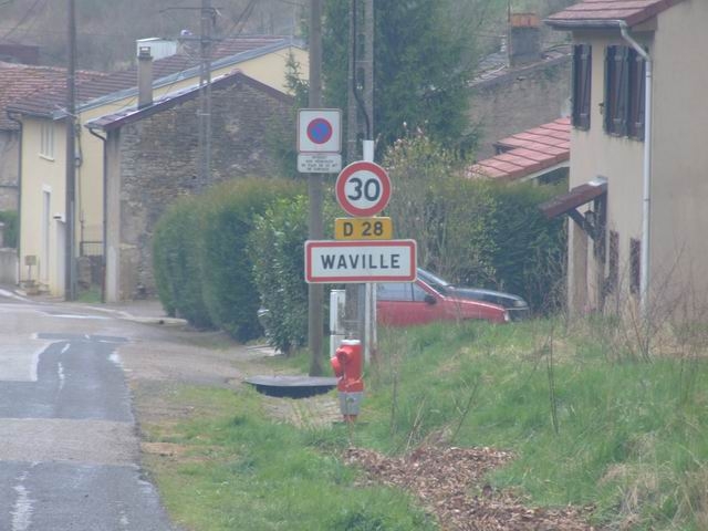 Waville - une entrée du village