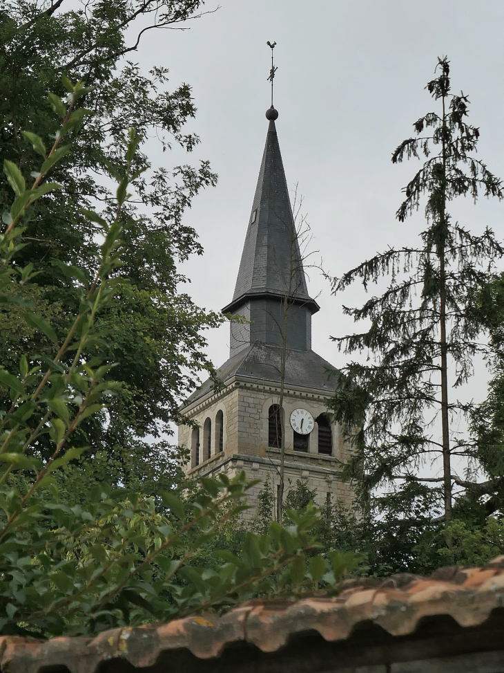 Vue sur le clocher - Aubréville