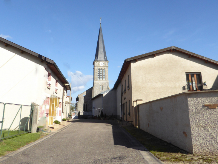 Vers l'église - Bannoncourt