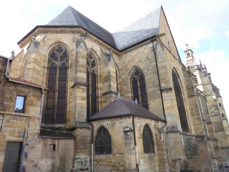 Derrière l'église Saint Etienne - Bar-le-Duc