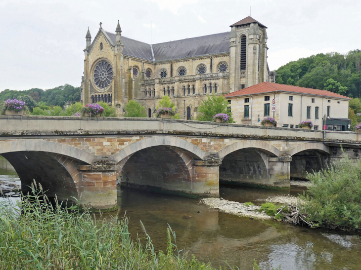 Ville basse  : le Grand Pont Neuf et l'église Notre Dame - Bar-le-Duc