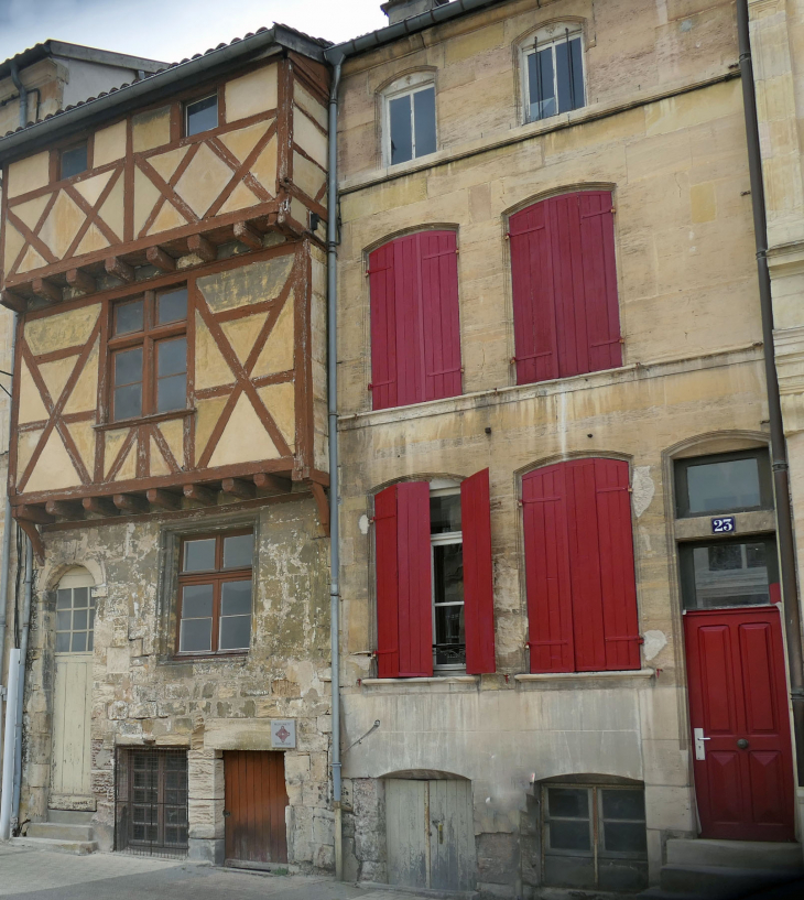 Ville haute : maisons place Saint Pierre - Bar-le-Duc