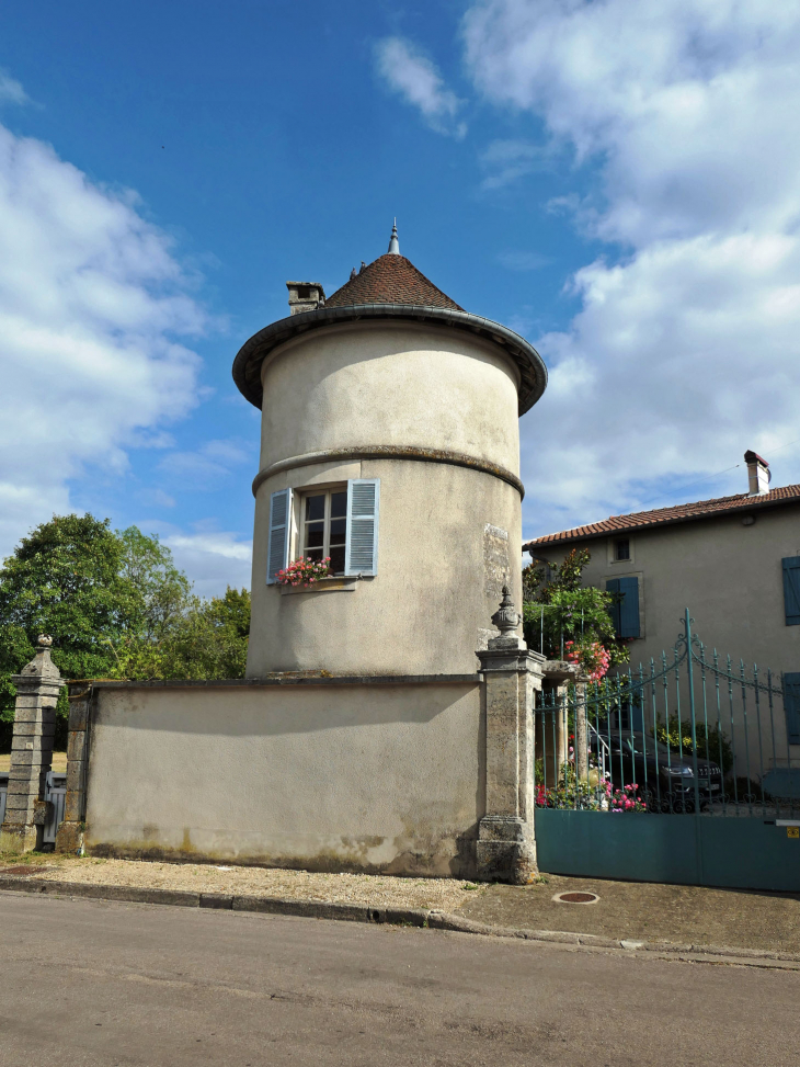 Maison dans le village - Bazincourt-sur-Saulx