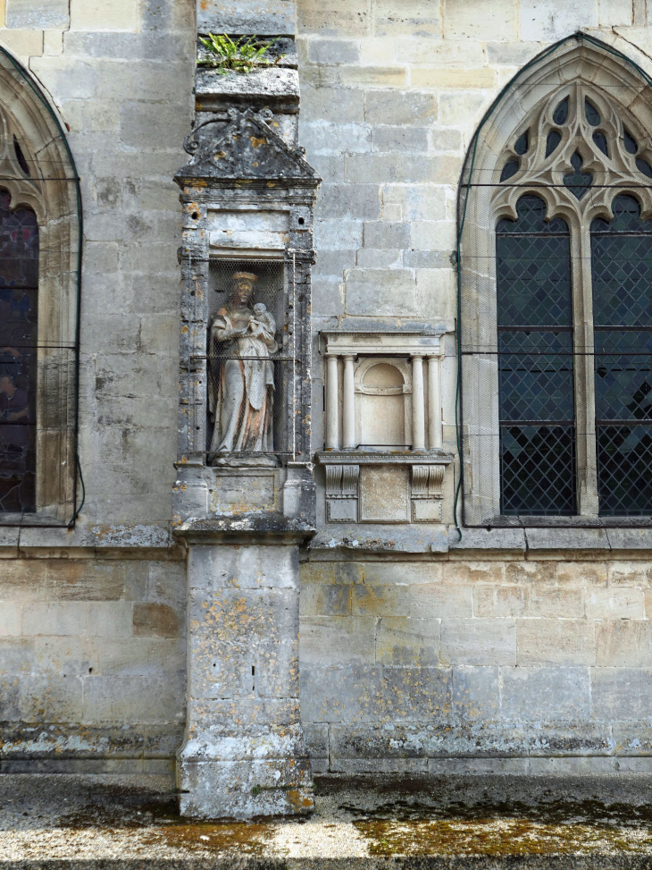 L'église Saint Pierre / Vierge à l'enfant 16ème siècle - Bazincourt-sur-Saulx