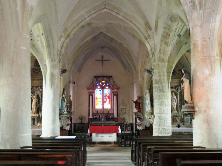 L'intérieur de l'église Saint Pierre - Bazincourt-sur-Saulx