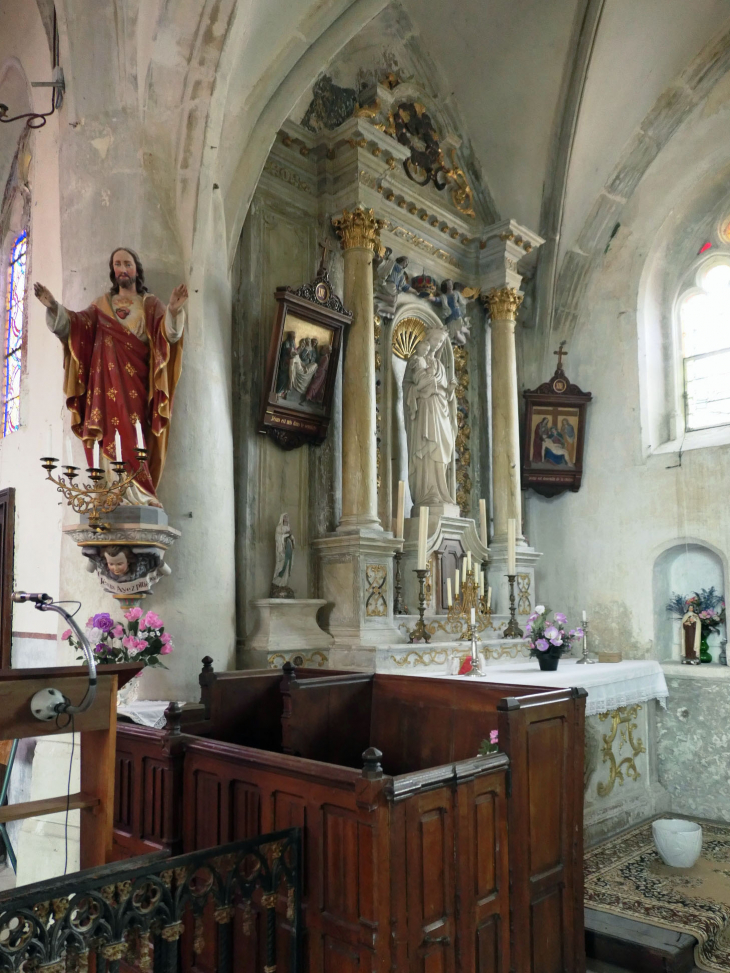 L'intérieur de l'église Saint Pierre - Bazincourt-sur-Saulx