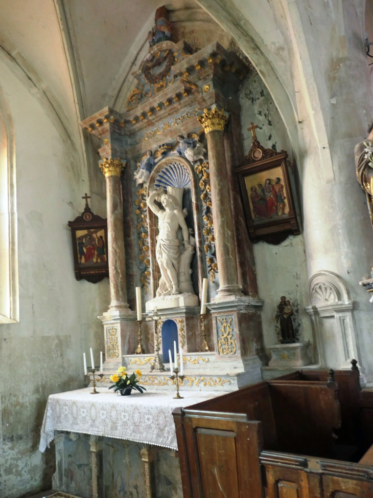 L'intérieur de l'église Saint Pierre - Bazincourt-sur-Saulx