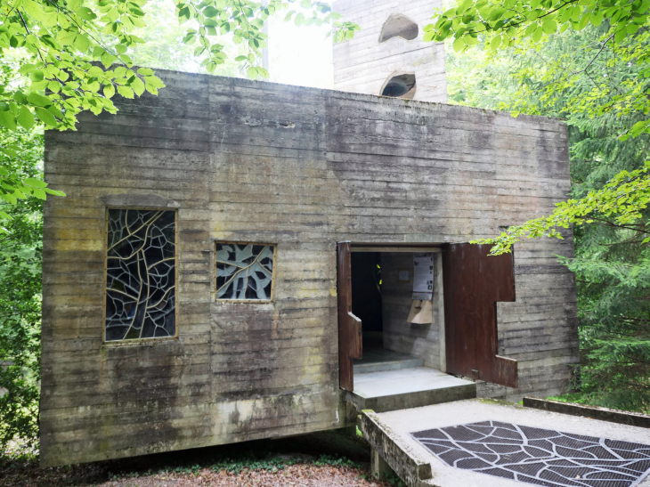 L'entrée de la chapelle Saint Rouin - Beaulieu-en-Argonne