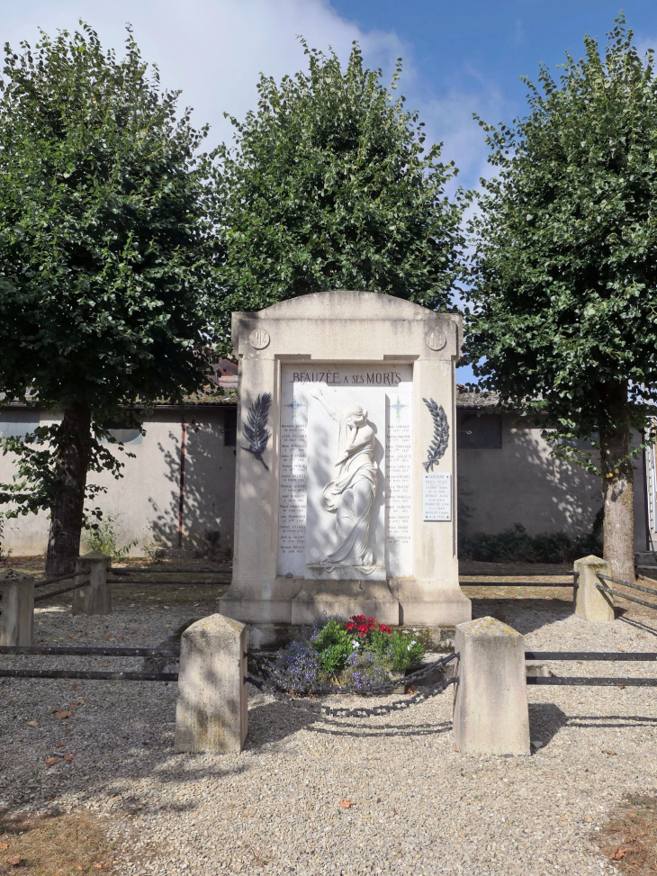 Le monument aux morts - Beausite