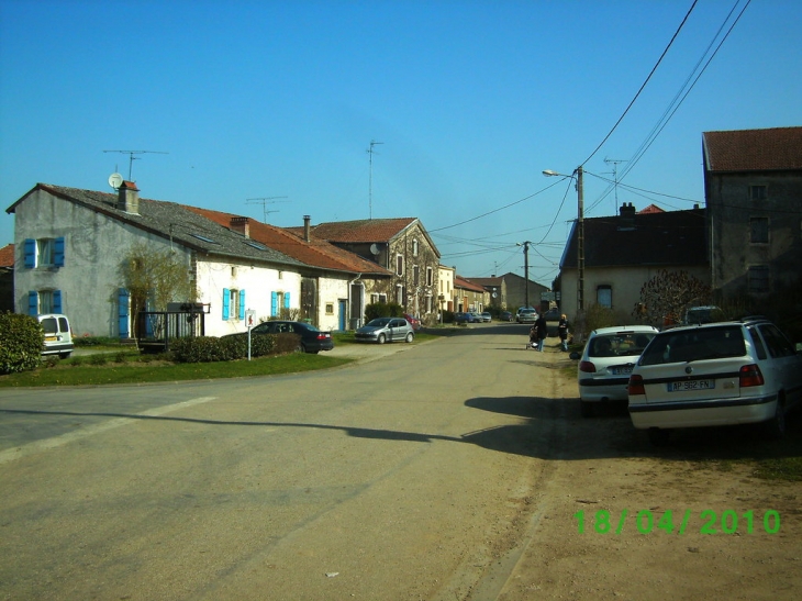 Une rue du village - Billy-sous-Mangiennes