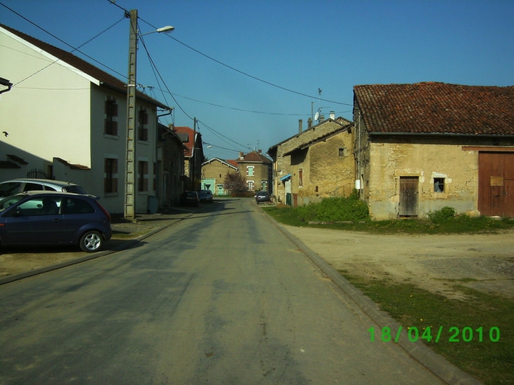 Une rue du village - Billy-sous-Mangiennes