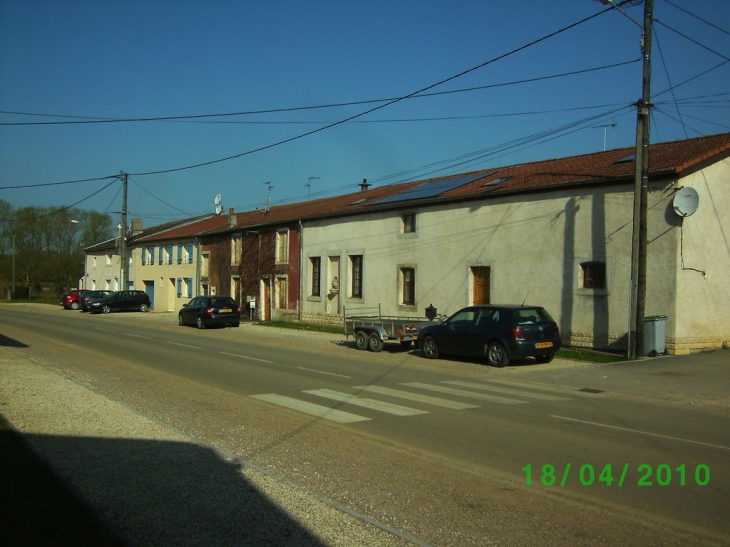 Une rue du village - Billy-sous-Mangiennes