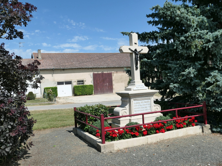 Le calvaire monument aux morts - Blanzée