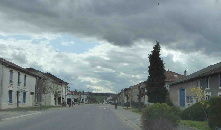 Village rue typiquement lorrain - Bras-sur-Meuse