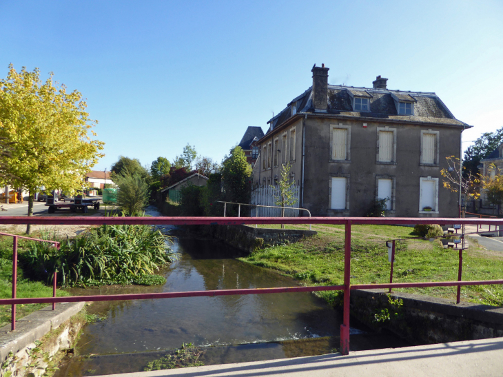 Au bord du ruisseau - Brieulles-sur-Meuse