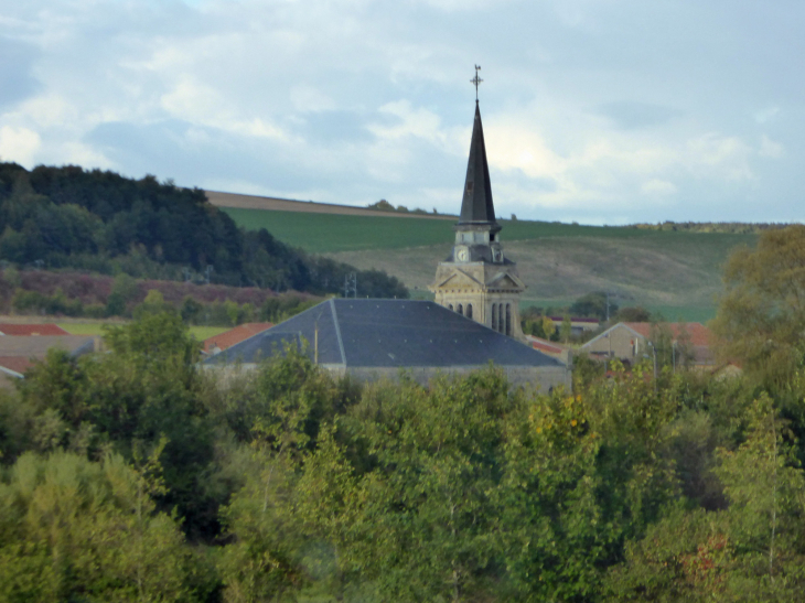 Vue sur l'église - Chaillon