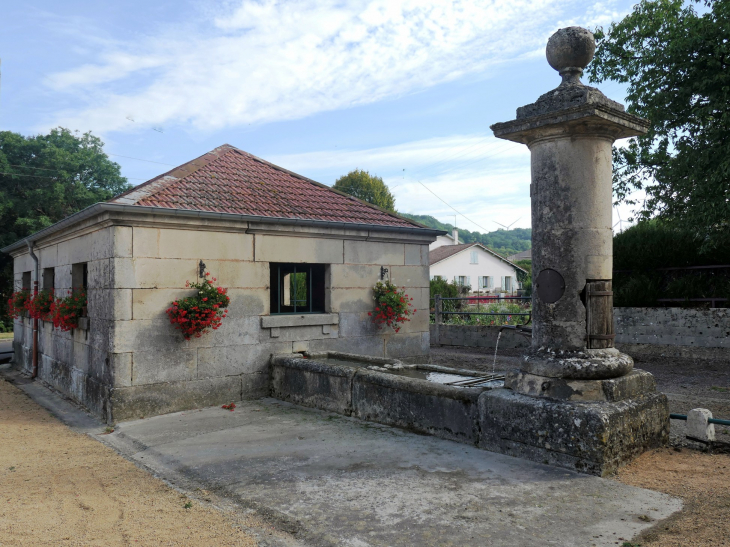 Oëy : le lavoir - Chanteraine