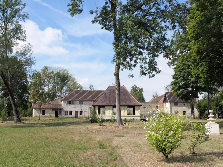 Beaupré : ancienne ferme et lavoir - Chassey-Beaupré