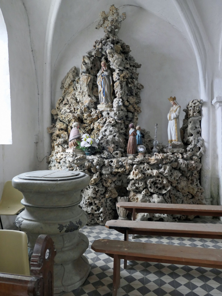 L'intérieur de l'église - Couvertpuis